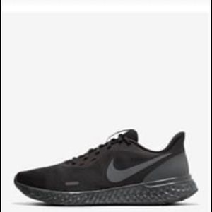 Nike Men’s Revolution 5 running shoes size 11W